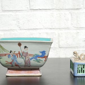 A Chinese famille rose square bowl and reticulated box, 19/20th C. — photo 11