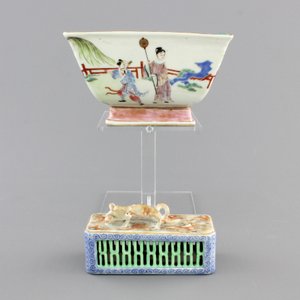 A Chinese famille rose square bowl and reticulated box, 19/20th C. — photo 4