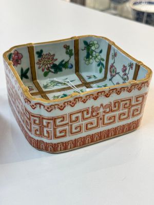 A Chinese famille rose square bowl with floral design, Daoguang mark and of the period — photo 5