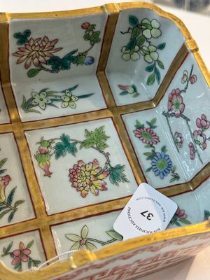 A Chinese famille rose square bowl with floral design, Daoguang mark and of the period — photo 7
