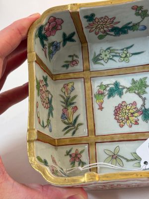 A Chinese famille rose square bowl with floral design, Daoguang mark and of the period — photo 8
