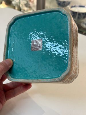 A Chinese famille rose square bowl with floral design, Daoguang mark and of the period — photo 10