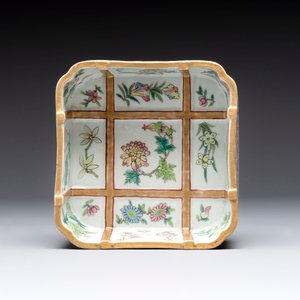 A Chinese famille rose square bowl with floral design, Daoguang mark and of the period — photo 6