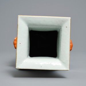 A Chinese famille rose square vase with figural design, 19th C. — 照片 6