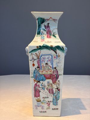 A Chinese famille rose square vase with narrative design, 19th C. — photo 1