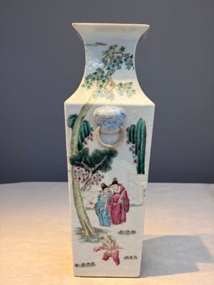 A Chinese famille rose square vase with narrative design, 19th C. — photo 2