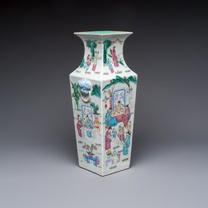 A Chinese famille rose square vase with narrative design, 19th C. — photo 1