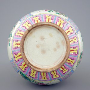A Chinese famille rose "Straits" bottle vase for the Indonesian market, 19th C. — photo 6