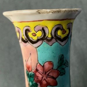 A Chinese famille rose Straits or Peranakan tulip vase and a Canton teapot, 19th C. — photo 11