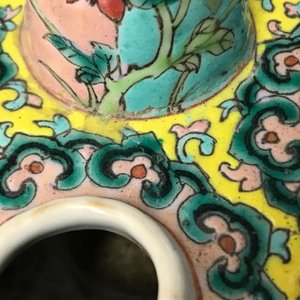 A Chinese famille rose Straits or Peranakan tulip vase and a Canton teapot, 19th C. — photo 19