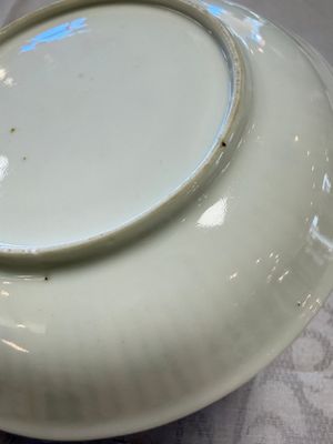 A Chinese famille rose tea bowl and saucer with floral design — foto 19