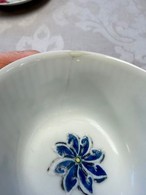 A Chinese famille rose tea bowl and saucer with floral design — foto 7