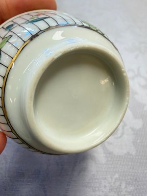 A Chinese famille rose tea bowl and saucer with floral design — foto 9