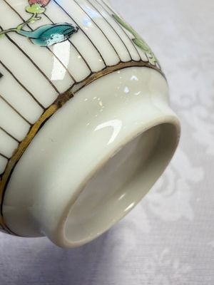 A Chinese famille rose tea bowl and saucer with floral design — foto 10