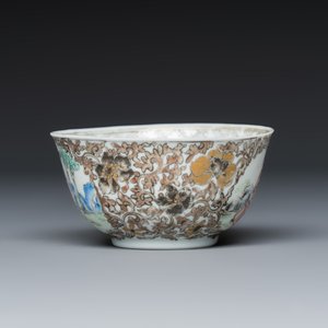 A Chinese famille rose tea bowl with figural design and three saucers with floral design — 照片 5