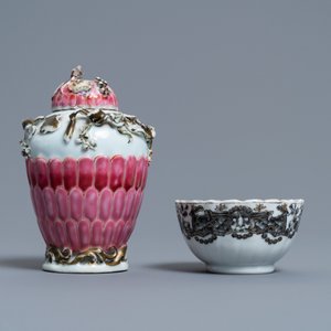 A Chinese famille rose tea caddy and a grisaille cup and saucer, Yongzheng/Qianlong — photo 5