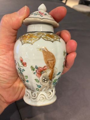 A Chinese famille rose tea caddy with a bird on a rock, Yongzheng — photo 8