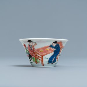 A Chinese famille rose 'tea scene' cup and saucer, Yongzheng/Qianlong — photo 4