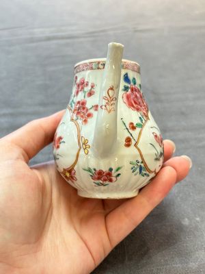 A Chinese famille rose teapot and a 'quails' bowl, Yongzheng — photo 11