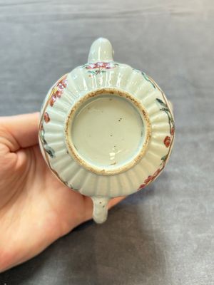 A Chinese famille rose teapot and a 'quails' bowl, Yongzheng — photo 15