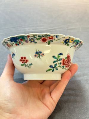 A Chinese famille rose teapot and a 'quails' bowl, Yongzheng — photo 3