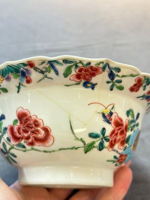 A Chinese famille rose teapot and a 'quails' bowl, Yongzheng — photo 5