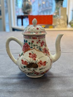 A Chinese famille rose teapot and a 'quails' bowl, Yongzheng — photo 9