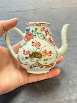 A Chinese famille rose teapot and a 'quails' bowl, Yongzheng — photo 10