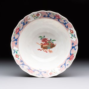 A Chinese famille rose teapot and a 'quails' bowl, Yongzheng — photo 12