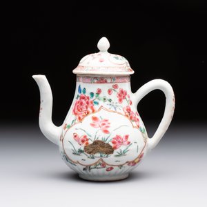 A Chinese famille rose teapot and a 'quails' bowl, Yongzheng — photo 2