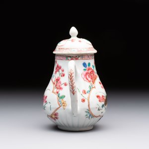 A Chinese famille rose teapot and a 'quails' bowl, Yongzheng — photo 3