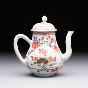 A Chinese famille rose teapot and a 'quails' bowl, Yongzheng — photo 4