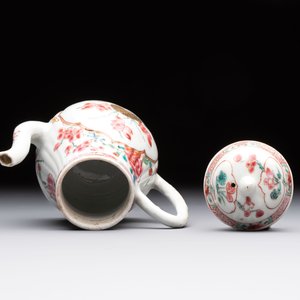 A Chinese famille rose teapot and a 'quails' bowl, Yongzheng — photo 6