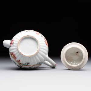 A Chinese famille rose teapot and a 'quails' bowl, Yongzheng — photo 7