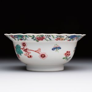 A Chinese famille rose teapot and a 'quails' bowl, Yongzheng — photo 9