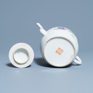 A Chinese famille rose teapot and cover, Guangxu mark and of the period — 照片 7