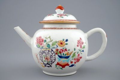 A Chinese famille rose teapot and cover, Qianlong, 18th C.