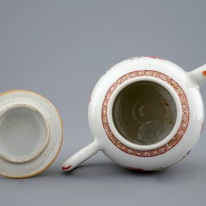 A Chinese famille rose teapot and cover, Qianlong, 18th C. — 照片 5