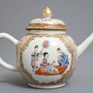 A Chinese famille rose teapot and cover, Qianlong — 照片 3