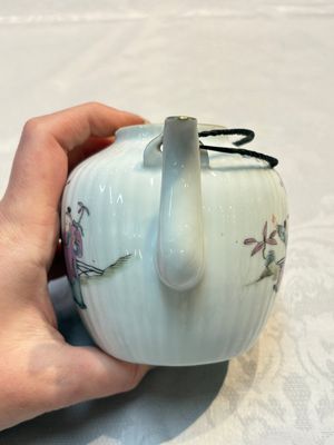 A Chinese famille rose teapot and cover, Tongzhi mark and of the period — photo 3