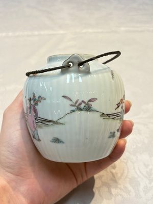 A Chinese famille rose teapot and cover, Tongzhi mark and of the period — photo 5