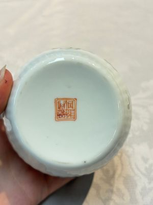 A Chinese famille rose teapot and cover, Tongzhi mark and of the period — photo 7