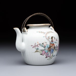 A Chinese famille rose teapot and cover, Tongzhi mark and of the period — photo 2