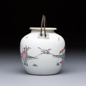 A Chinese famille rose teapot and cover, Tongzhi mark and of the period — photo 3