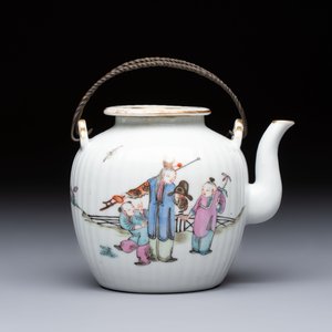 A Chinese famille rose teapot and cover, Tongzhi mark and of the period — photo 4