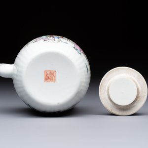 A Chinese famille rose teapot and cover, Tongzhi mark and of the period — photo 7