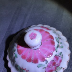 A Chinese famille rose teapot and cover with applied decoration of flowers and vines, Yongzheng — photo 8