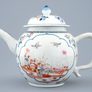 A Chinese famille rose teapot and cover with birds, Qianlong, 18th C. — photo 2