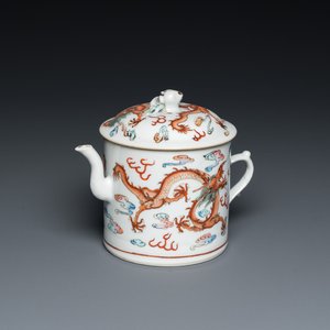 A Chinese famille rose teapot and cover with dragons among clouds, Qingwan 清玩 mark, 19th C. — photo 1