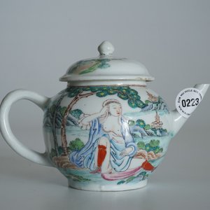 A Chinese famille rose teapot and cover with erotical design, Qianlong — photo 10